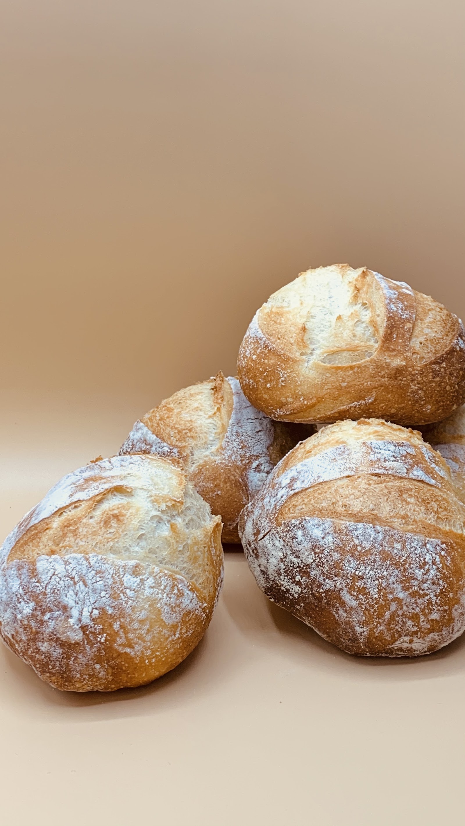 Mostrador de Georges Boulangerie con panes artesanales